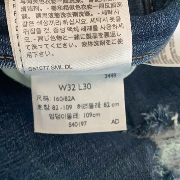 Levi's 721 Hi-Rise Skinny Distressed Jean-32 - Picture 7 of 8